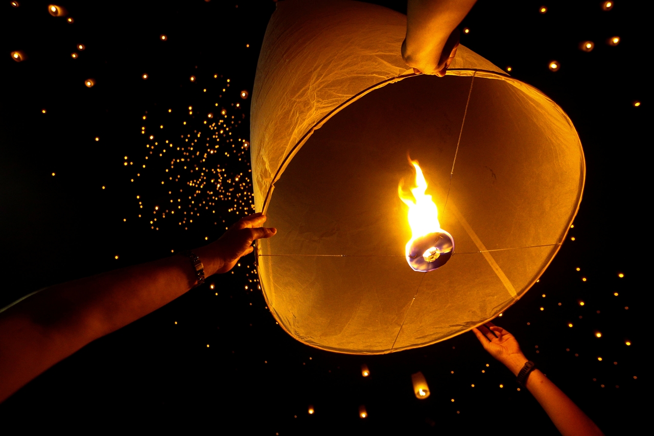 festival-of-sky-lanterns-in-thailand-10