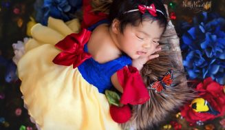 Чудесная фотосессия новорожденных малышей в стиле диснеевских принцесс