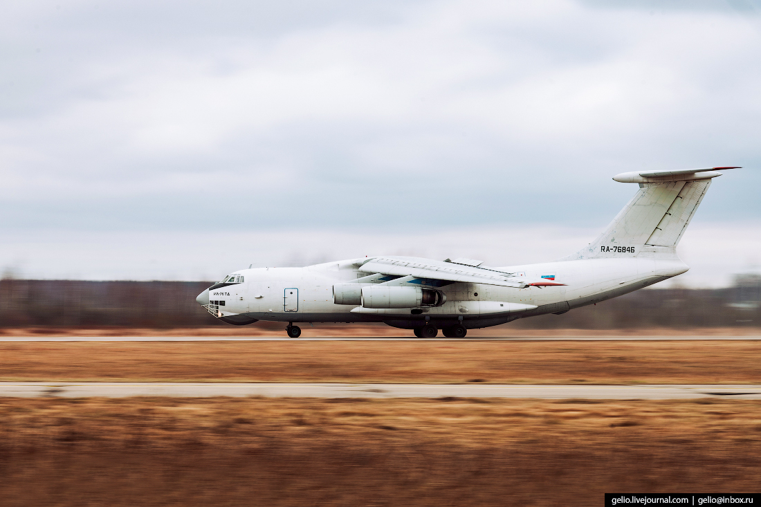 Вертолёт летит на самолёте — вылет Ил-76ТД на Шпицберген