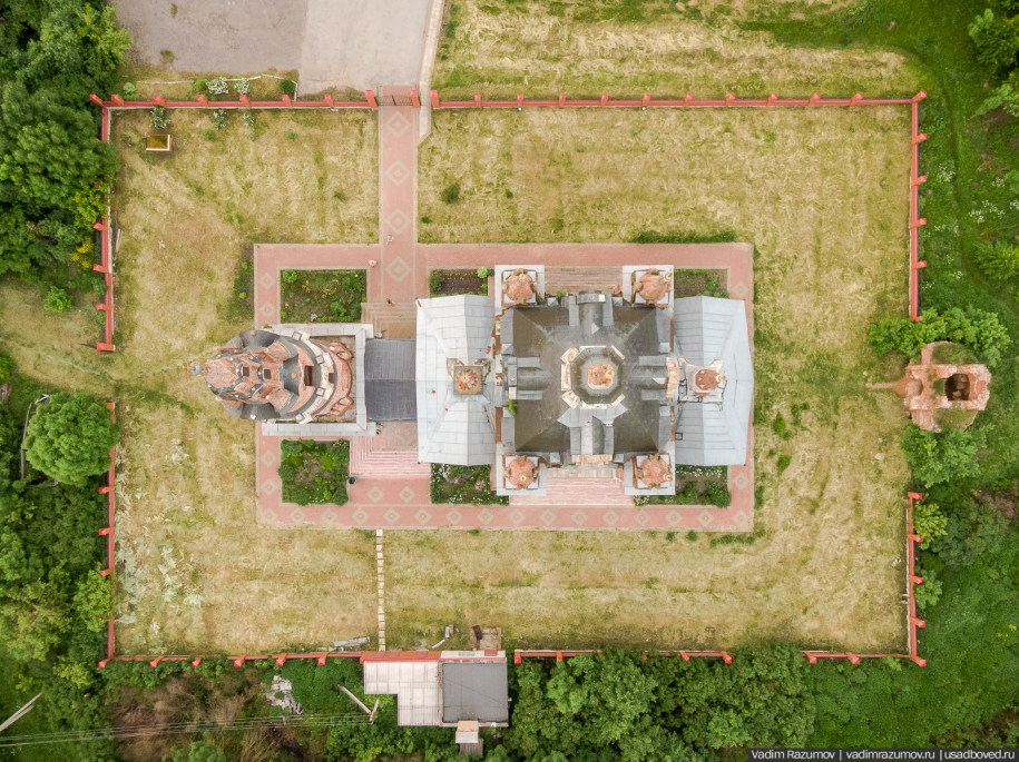 Храм и усадьба в Вешаловке с квадрокоптера, Липецкая область