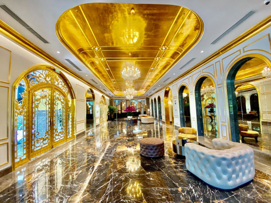 Первый в мире отель из золота Dolce Hanoi Golden Lake 