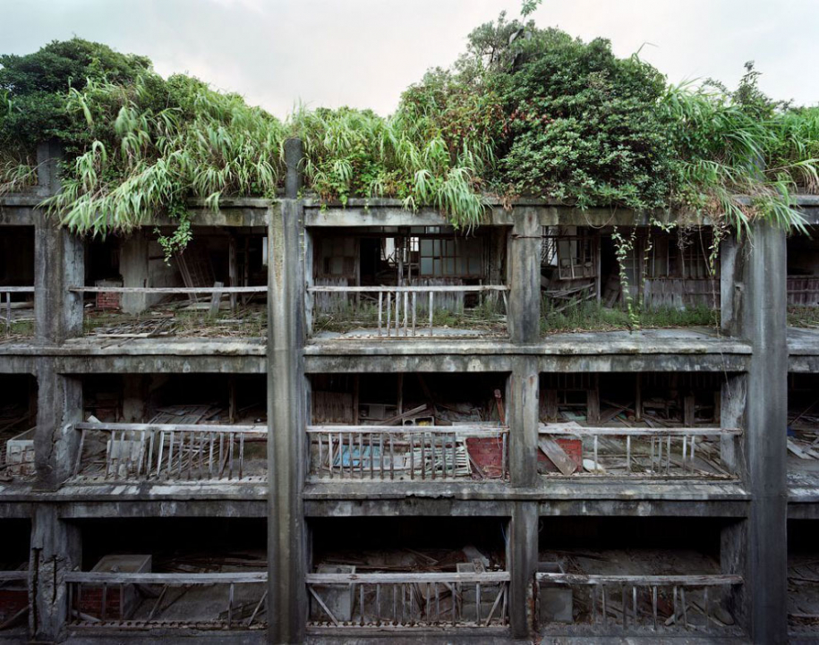 Лучшее место фильма ужасов: как выглядит заброшенный остров у берегов Японии 
