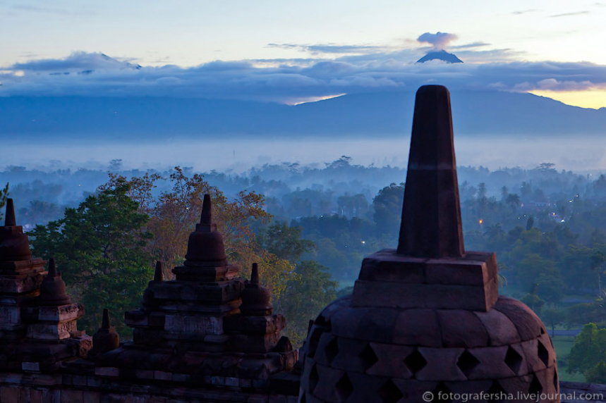 Храмовый комплекс Боробудур в Индонезии 