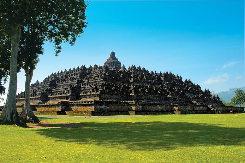 Храмовый комплекс Боробудур в Индонезии 