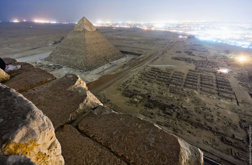 Каир и вершина пирамиды Хеопса 