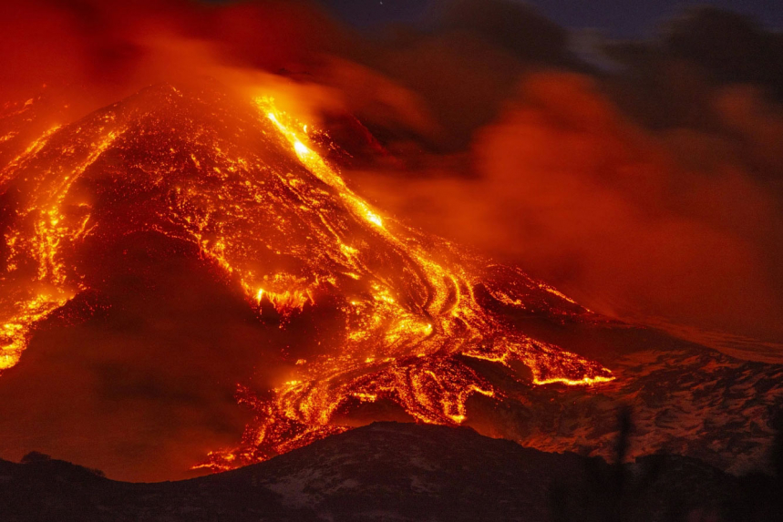 Самое сильное извержение вулкана Этна за 50 лет 