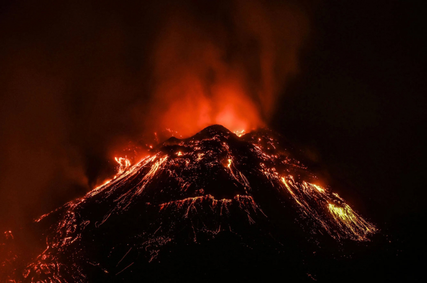 Самое сильное извержение вулкана Этна за 50 лет 