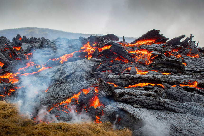 Извержение вулкана Фаградальсфьяль в Исландии 