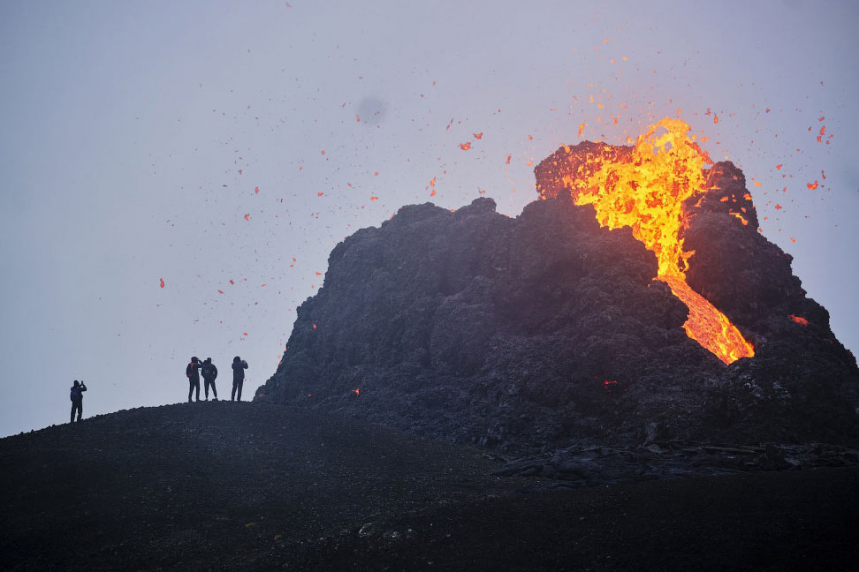 Извержение вулкана Фаградальсфьяль в Исландии 
