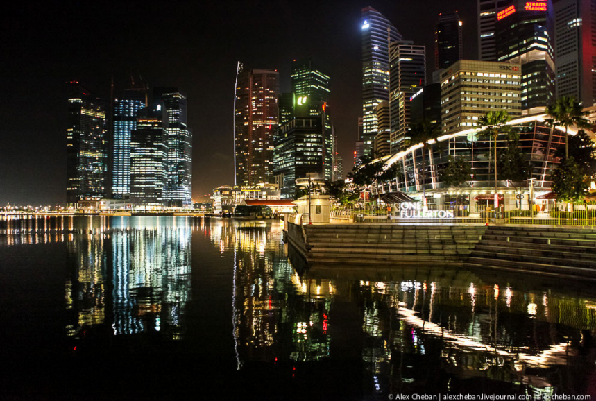 Отражения ночного Сингапура 