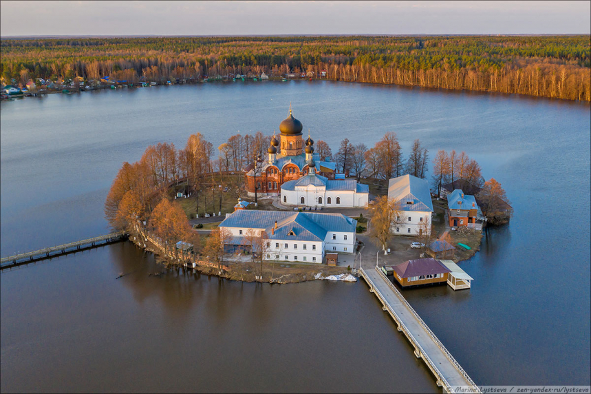 Введенский Островной монастырь с высоты 