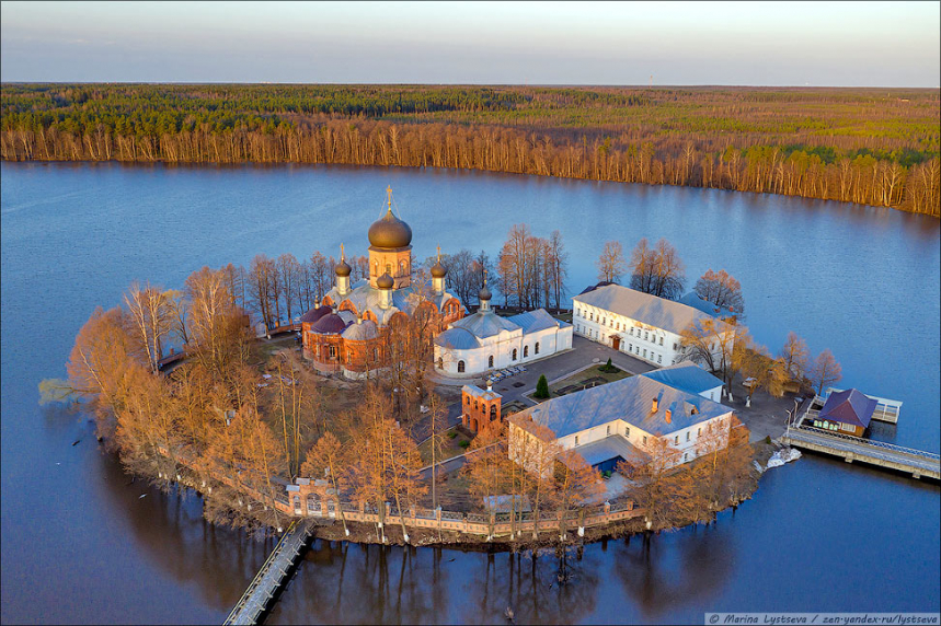 Введенский Островной монастырь с высоты 