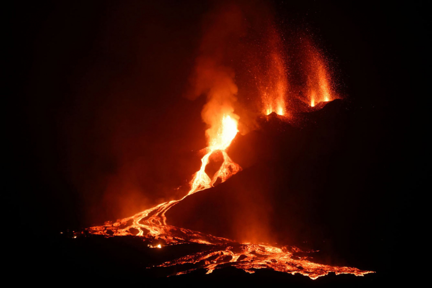 Извержение вулкана на острове Ла Пальма 